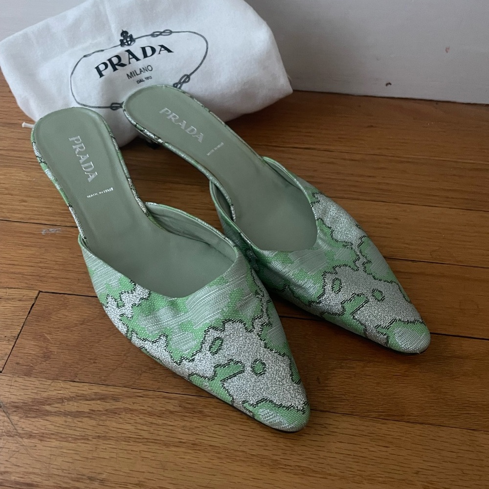 PRADA vintage kitten heels